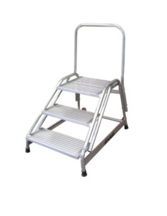 Taburete de aluminio de dimensiones amplias en fabricación especial - Cargo Space