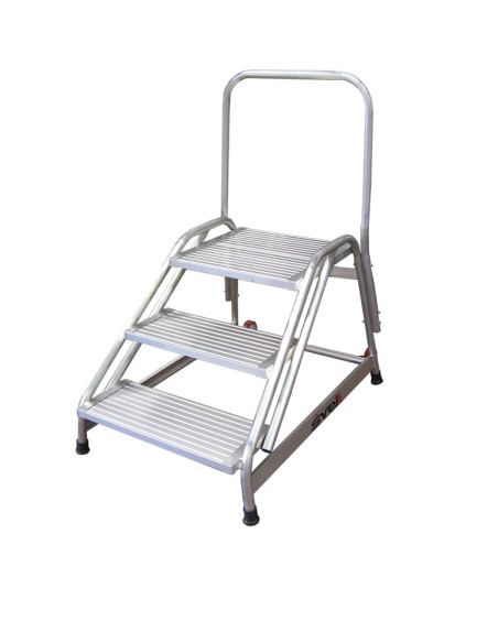 Taburete de aluminio de dimensiones amplias en fabricación especial - Cargo Space